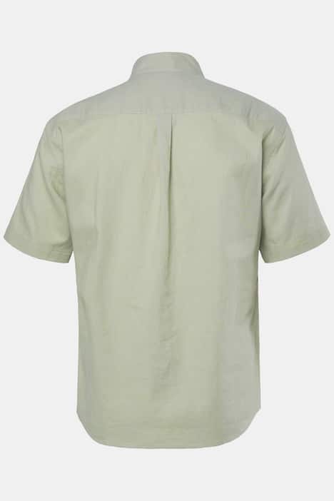 Chemise en lin mélangé. Manches courtes et col à pointes boutonnées. Coupe Modern Fit.