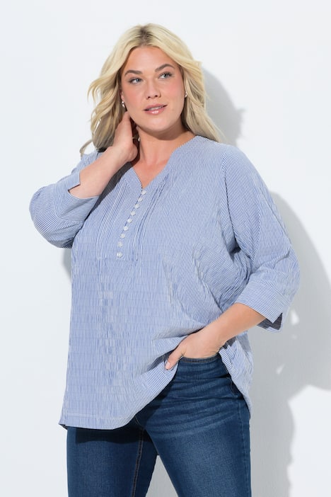 Tunique en tissu gaufré. Manches 3/4. Décolleté cœur et plis fantaisie