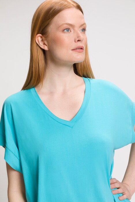 T-shirt, court, slim, décolleté en V, manches mi-longues, tissu crêpe