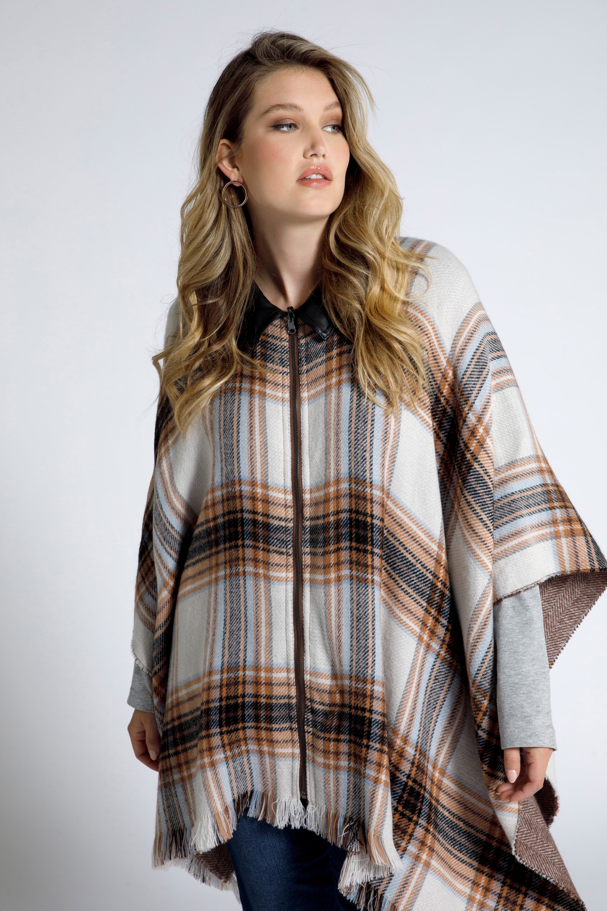 Ulla Popken Damen große Größen Cape Karo Lederoptik Kragen Oversized