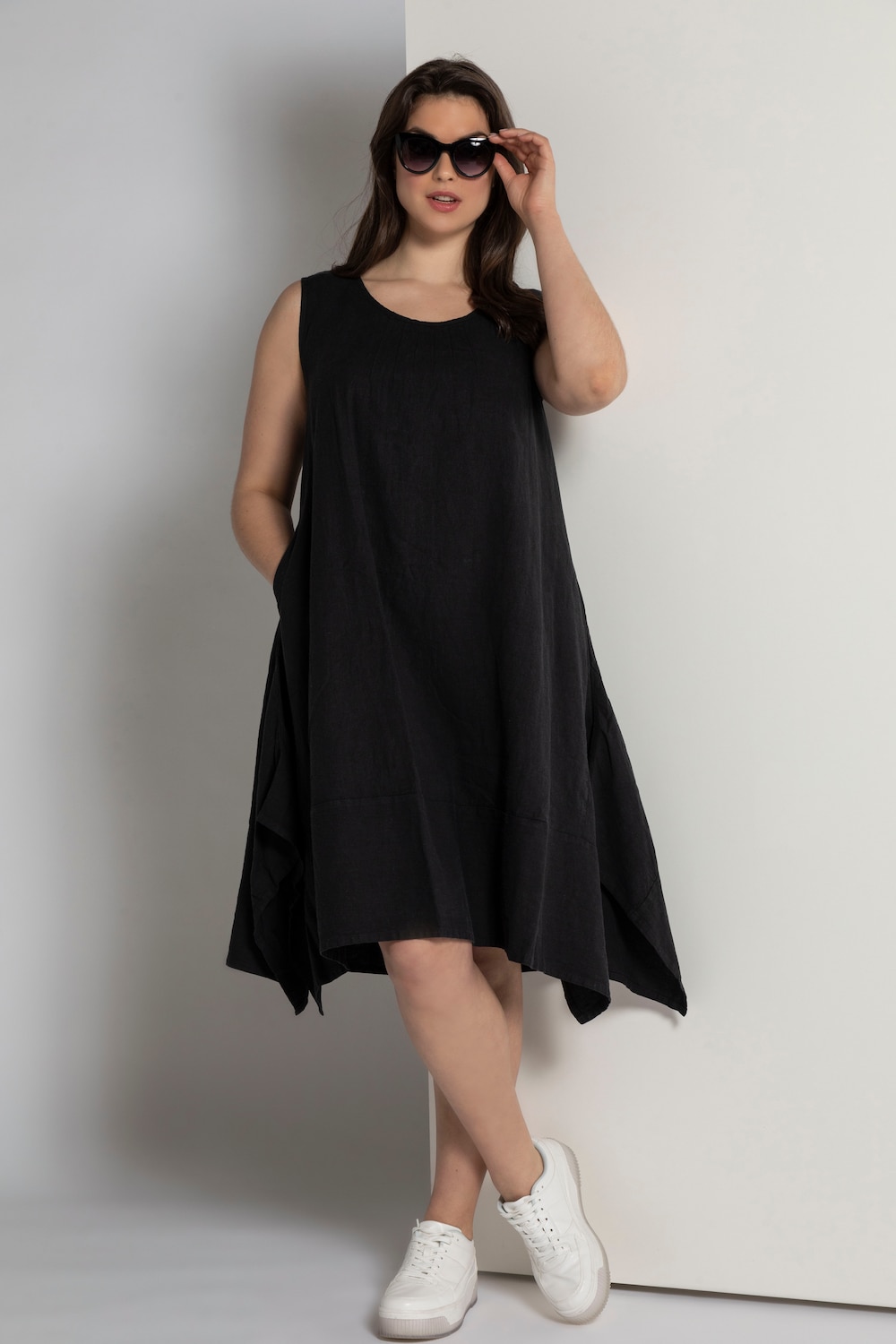 Plus Size Crochet Inset Pointed Hem Linen Blend Tank Dress, Woman, black, size: 28/30, linen/viscose, Ulla Popken