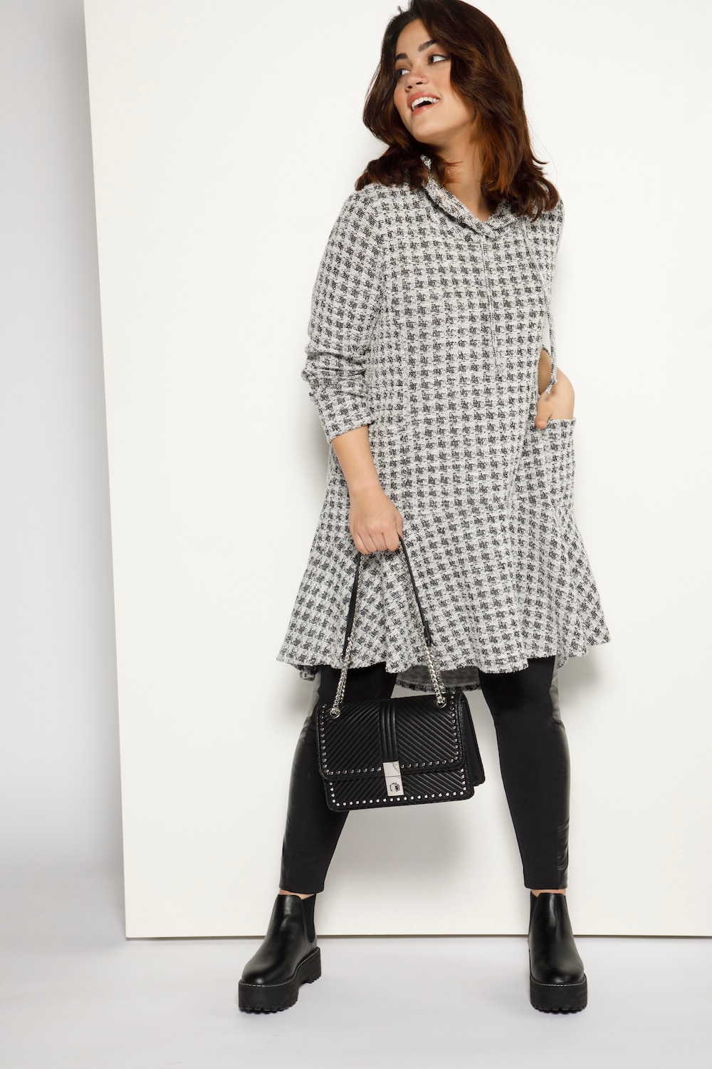 Grote Maten longline shirt, Dames, zwart, Maat: 46/48, Katoen/Polyester, Ulla Popken Grote Maten longline shirt, Dames, zwart, Maat: 46/48, Katoen/Polyester, Ulla Popken