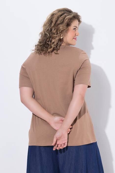 T-shirts en coton bio. Col en V et manches courtes. Lot de 2