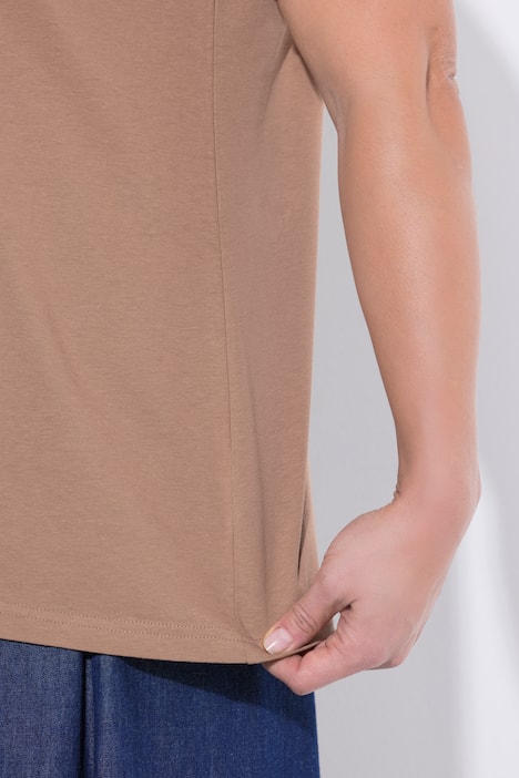 T-shirts en coton bio. Col en V et manches courtes. Lot de 2