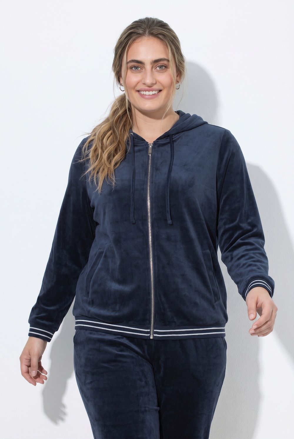 Samtjacke, Rücken-Sonnenmotiv, Kapuze, Rippbündchen