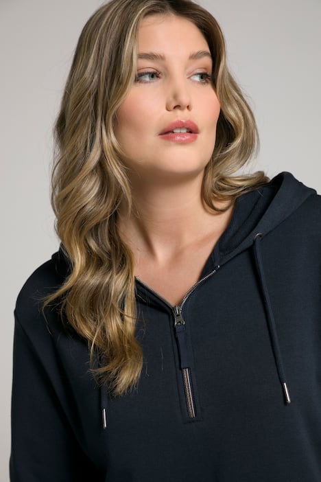 Sportowa sukienka z kapturem