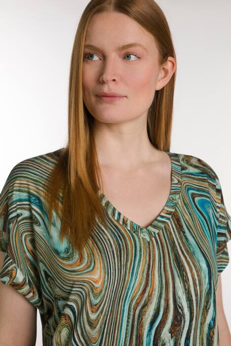 Wzorzysty T-shirt, wzór w fale, krój Slim Fit, krótki, dekolt w szpic, krótki rękaw