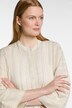 Kraciasta koszula, linia litery A, stójka, lejkowate rękawy 3/4
