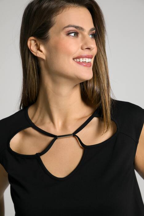 T-shirt z paskami w dekolcie