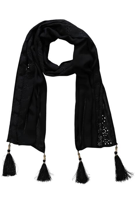 Šál, výšivka, ozdobné střapce