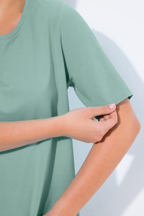 T-shirt en coton bio. Col rond et manches courtes. Coupe évasée