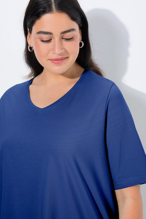 T-shirt à coupe évasée. Décolleté en V et manches courtes