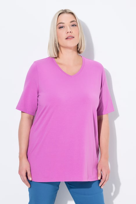 Essential V-Neck Stretch Tee