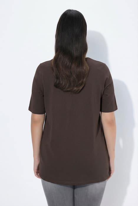 T-shirt à manches courtes et col carré. Coupe évasée