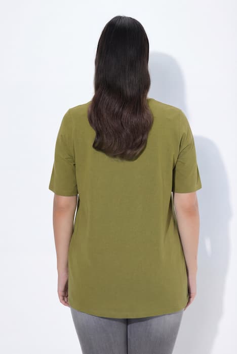 T-shirt à manches courtes et col carré. Coupe évasée