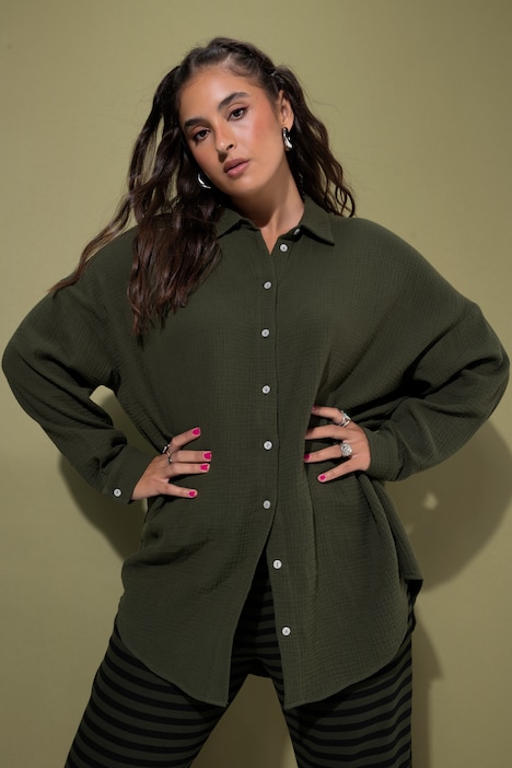 Chemisier en mousseline, oversize. Col classique, manches longues