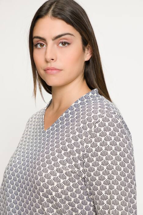 T-shirt ze stójką i dekoltem w szpic, rękaw 3/4