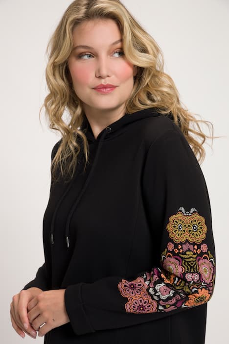 Bluza, kwiaty, kaptur, ozdobne szwy, długi rękaw