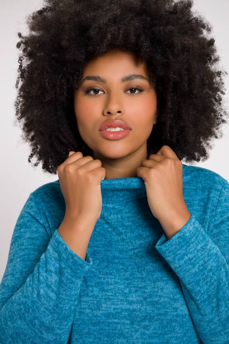 Abito midi di felpa dal taglio svasato con collo alto e maniche lunghe