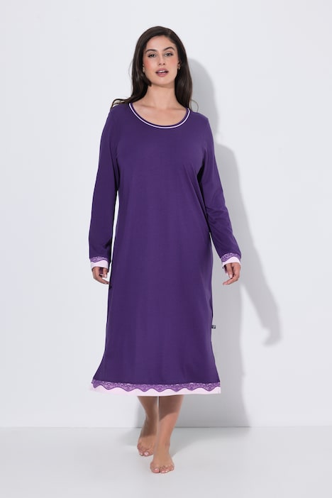 Chemise de nuit oversized, avec dentelle. Col rond et manches longues.