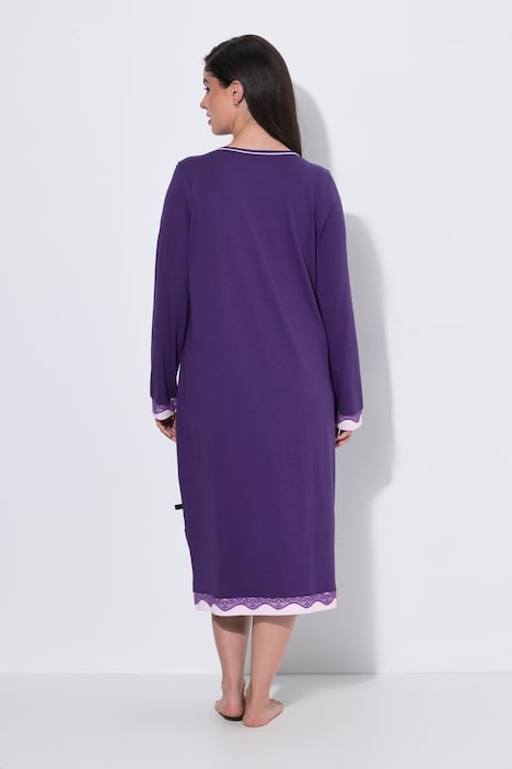 Chemise de nuit oversized, avec dentelle. Col rond et manches longues.