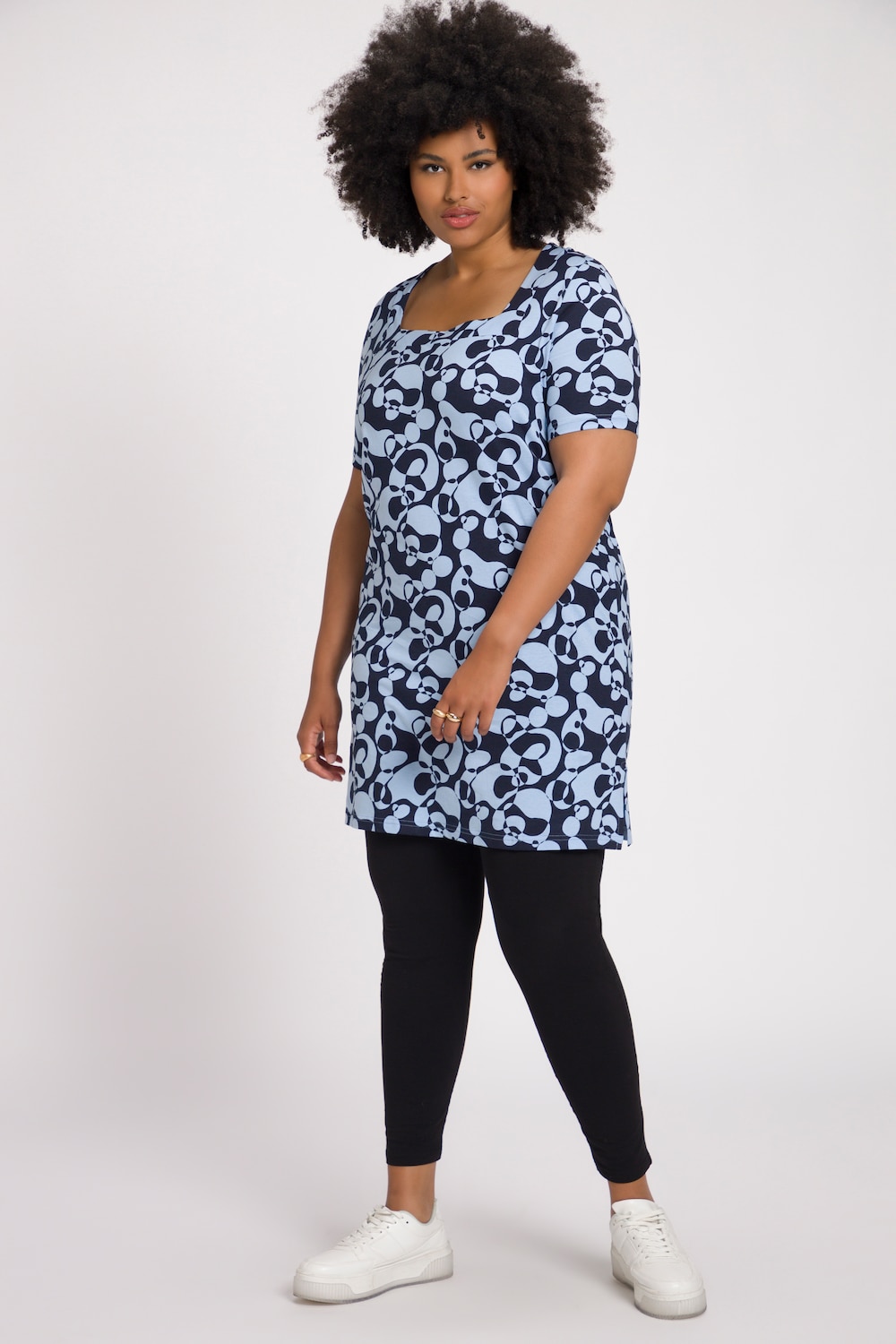 Grandes tailles t-shirt long à motif graphique. décolleté carré et manches courtes, femmes, bleu, taille: 64/66, Coton, Ulla Popken