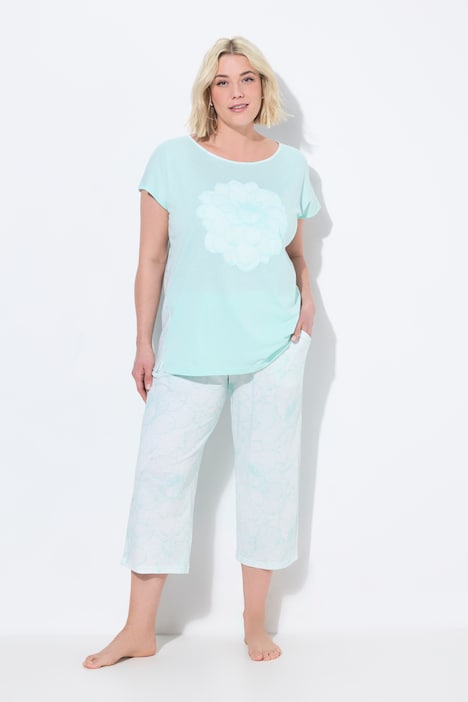 Pyjama. Pantalon 7/8. Coupe oversized. Décolleté rond. Imprimé floral.