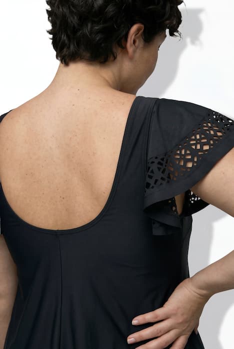 Badekleid, Flügelärmel, Softschalen, Lasercut-Muster, Bügel