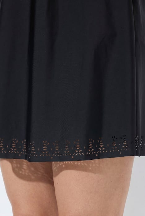 Badekleid, Flügelärmel, Softschalen, Lasercut-Muster, Bügel