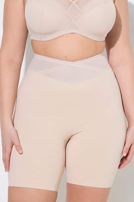 Bermuda gainant, taille haute. Large ceinture en mesh, effet cache-cœur