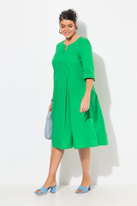 Robe midi plissée, col tunisien et manches 3/4, coupe évasée