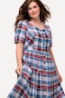Robe à carreaux en lin mélangé. Col rond, manches courtes et patte de boutonnage.