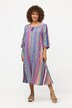 Caftan silhouette en A. Motif ethnique. Col tunisien, manches 3/4.