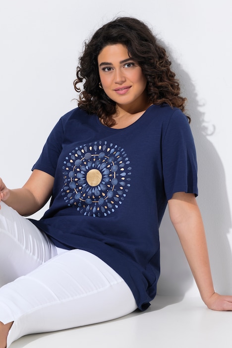 T-shirt dal taglio svasato con design mandala, scollo a girocollo e mezze maniche