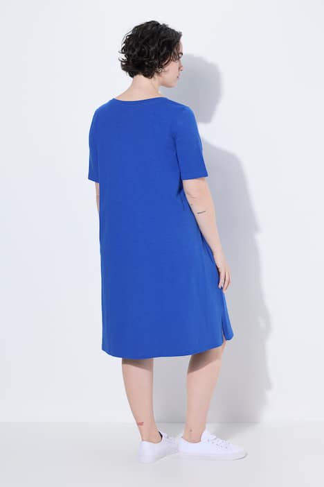 Robe en jersey avec poches, coupe évasée, col rond et manches courtes