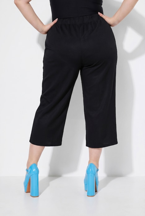Jupe-culotte en maille fluide. Longueur mollet, jambe large. Taille élastique