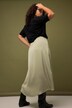 Jupe midi à coupe trapèze, taille élastique. Plus courte sur le devant