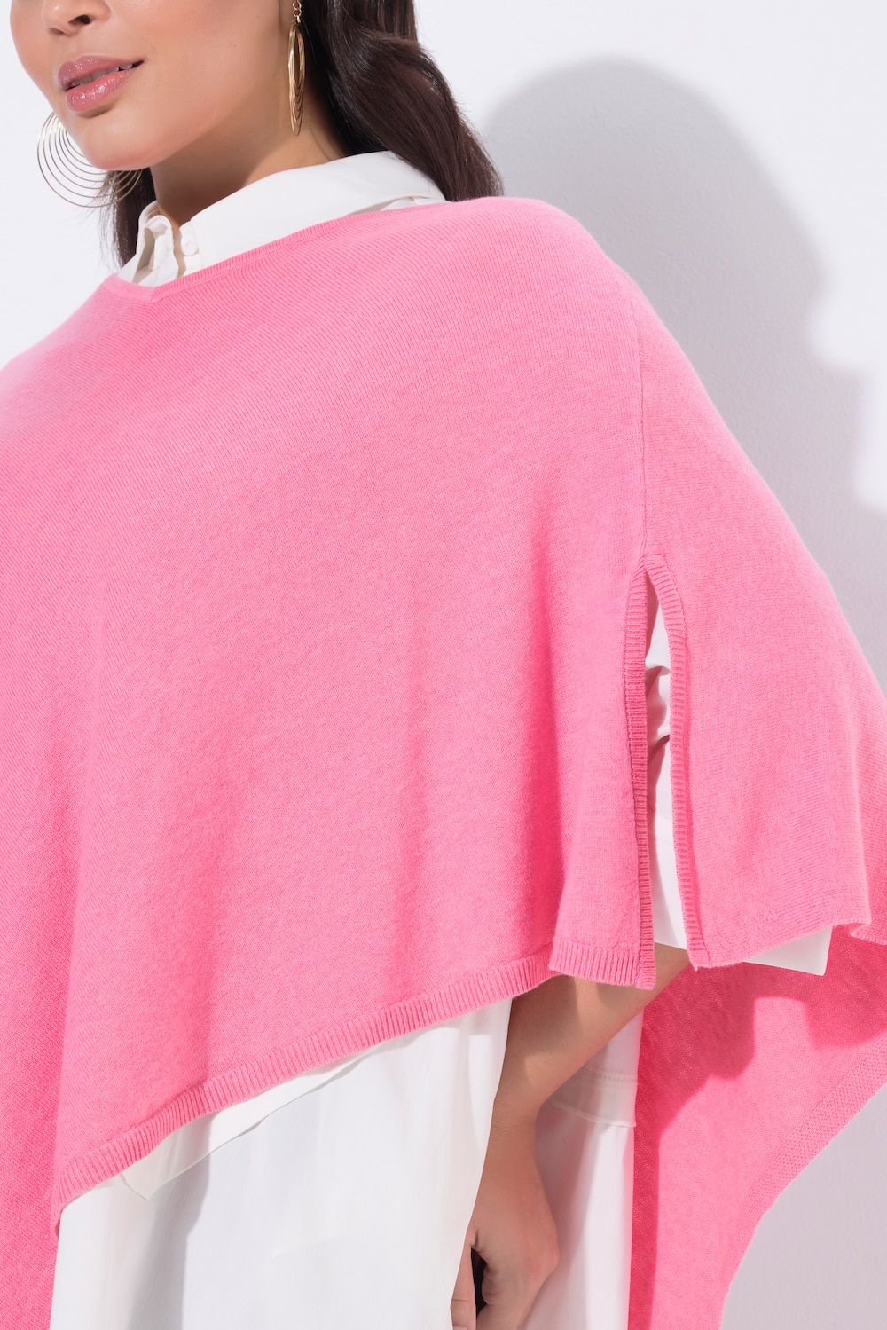 Stora storlekar Stickad poncho i ullmix med v-ringning och asymmetrisk fåll, Dam, rosa, storlek: 3=58-64, Ull/Bomull, Ulla Popken