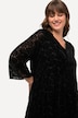 fluwelen midi-jurk, burnout-effect, ronde hals, driekwartsmouwen