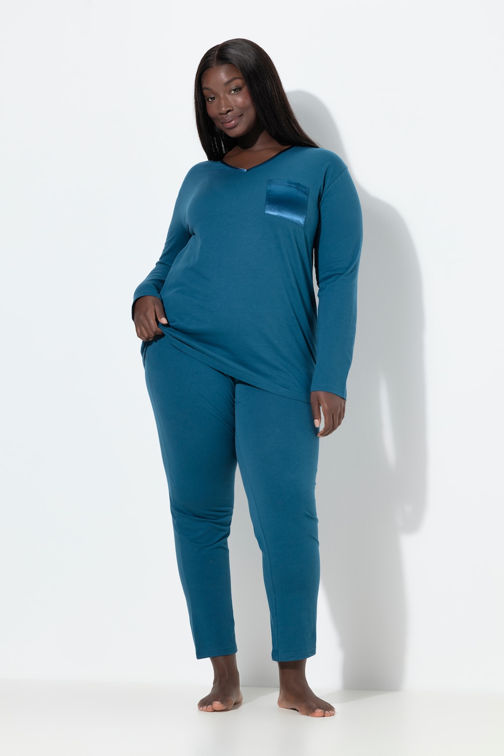 Pyjama, Satin-Brusttasche, V-Ausschnitt, Langarm