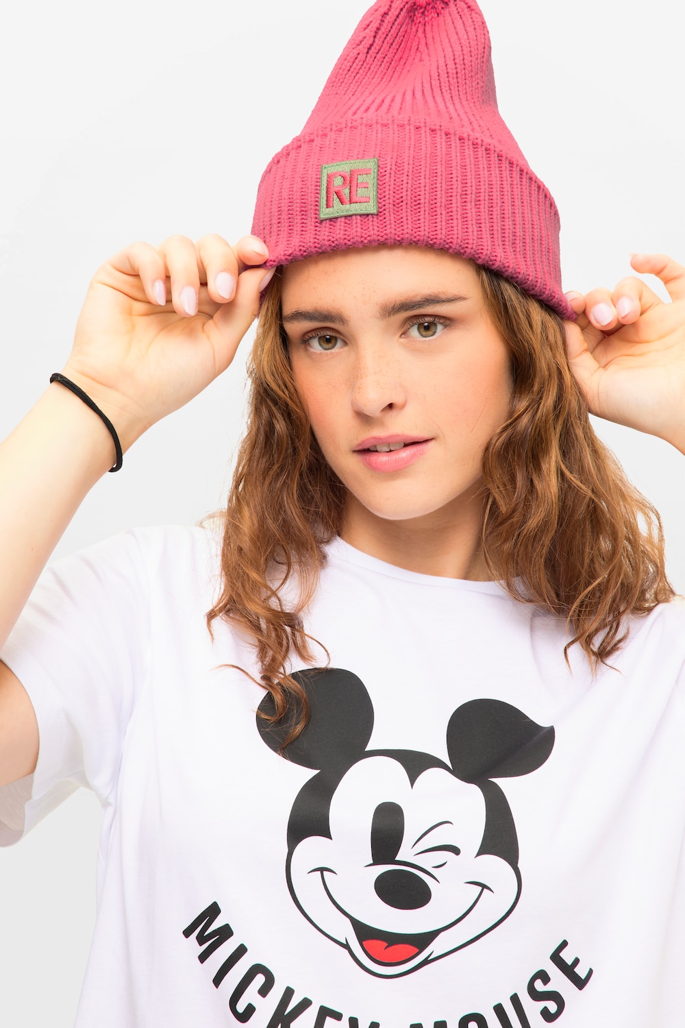 Stora storlekar Beanie-mössa med ribbstickning och emblem, Dam, rosa, storlek: One Size, Syntetfibrer, Studio Untold