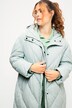 Cappotto trapuntato dal taglio oversize con cappuccio e maniche lunghe