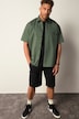 Chemise STHUGE à manches courtes et col kent. Coupe « flottante », jusqu'au 8XL.