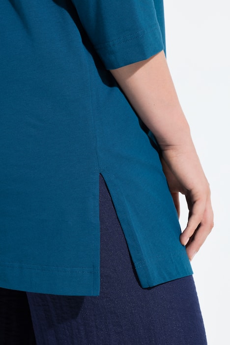 T-shirt long, coupe évasée. Décolleté en V et manches 3/4