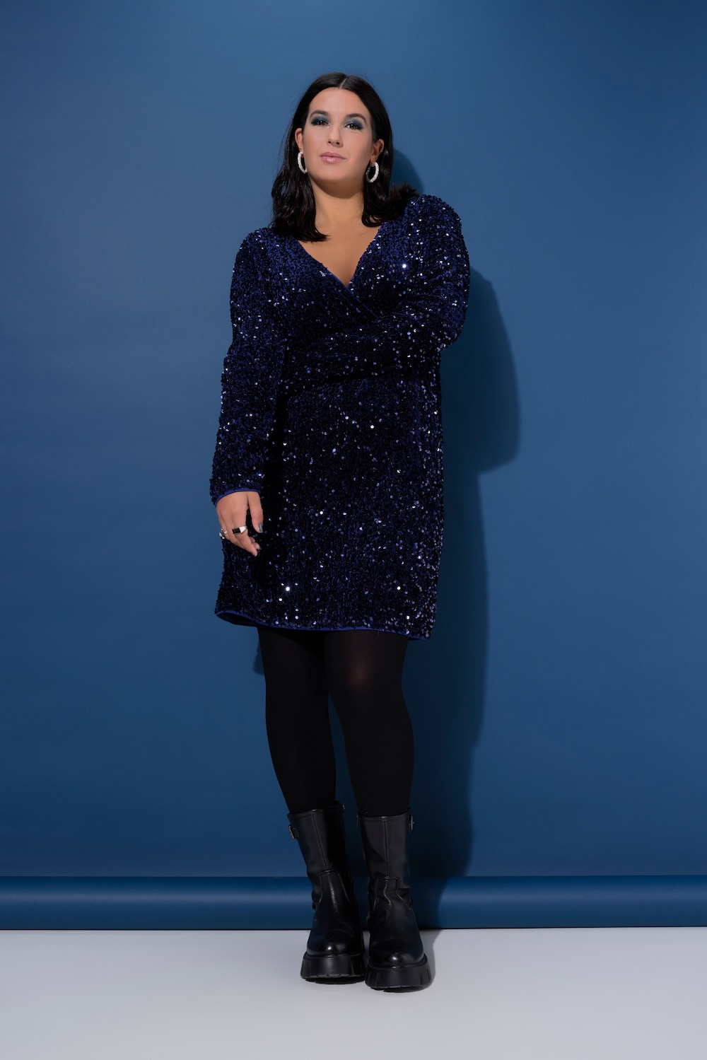 Kleid, Wickeloptik, Pailletten, V-Ausschnitt