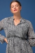 Robe trapèze en mousseline à micro-motif léopard, manches longues et col tunisien