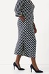 Sukienka midi, paski, trapezowy krój, dekolt w serek, rękaw 3/4