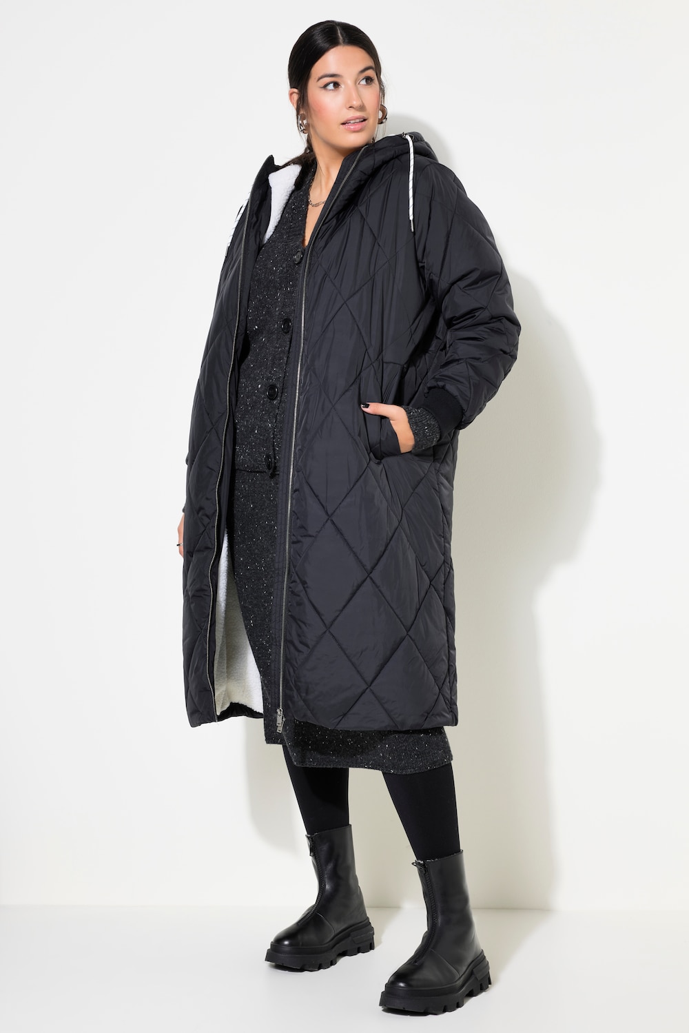 Große Größen Steppmantel, Damen, schwarz, Größe: 46/48, Polyester/Synthetische Fasern, Studio Untold