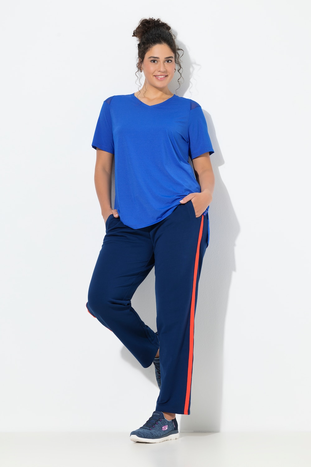 Jogginghose, Seitenstreifen, Kordel, gerades Bein