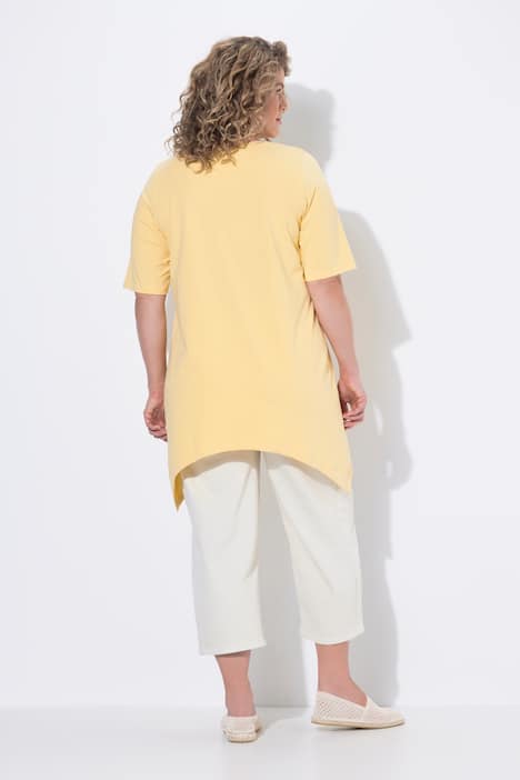 T-shirt avec broderies ajourées. Col rond et manches courtes. Coton bio.